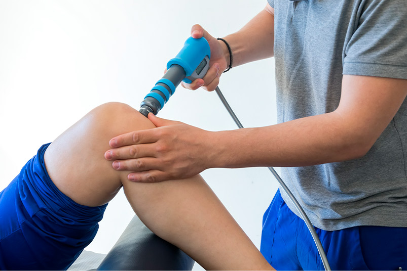 shockwave therapy treatment over knee